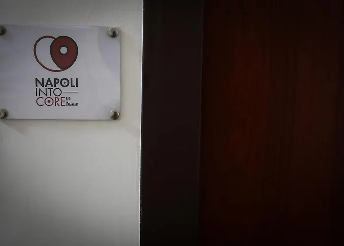 Into Core - 4* Neapel