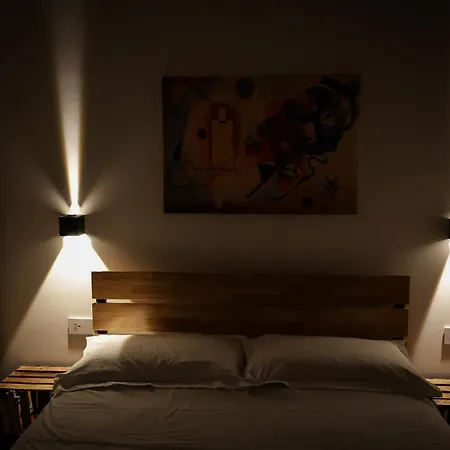 Bed & Breakfast Into Core -